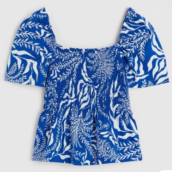 H&M Smocked Blue and White Women's Top(Pit to pit 20” Length 21”) - Picture 3 of 7
